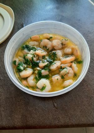 Una foto de Gambas peladas al ajillo. Fácil y rápido