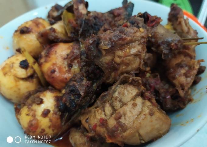 Ayam dan turunannya aka telor masak bumbu rendang praktis