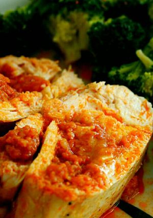 Foto principal de Pechuga de pollo rellena de sobrasada, queso y miel