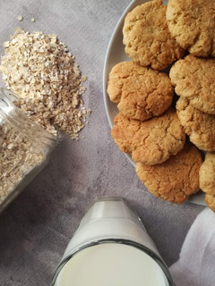 Una foto de Cookies de coco y avena fit súper fáciles!