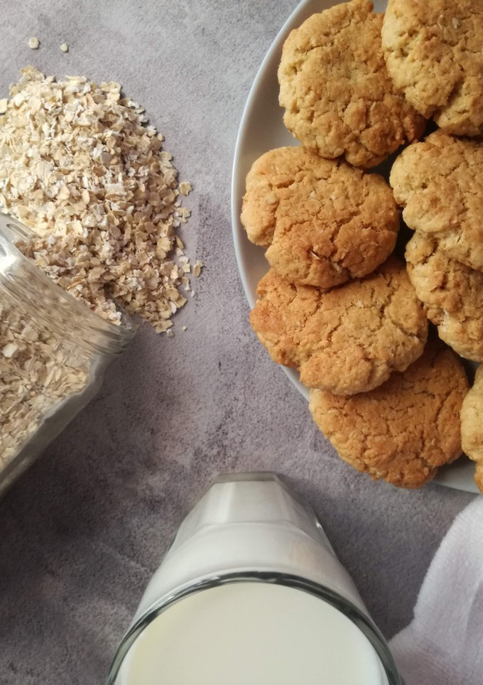 Una foto de Cookies de coco y avena fit súper fáciles!