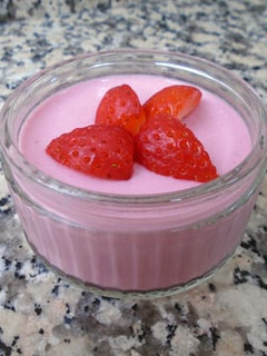 Una foto de Mousse de fresas y queso fresco sin azúcar