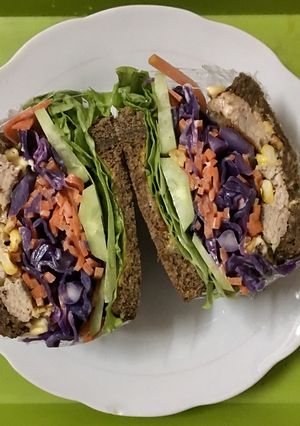 Hình của món Bánh mì đen lợn ngô phô mai (eatclean).