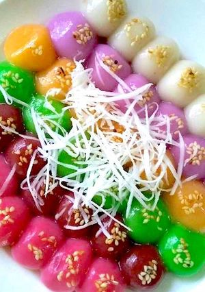 Hình của món Bánh trôi, bánh chay ngũ sắc.
