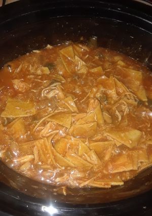 A picture of Easy Crockpot Chicken Enchilada Casserole.