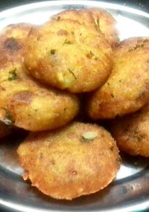 बचे पोहा के कटलेट (Bache poha ke cutlet recipe in hindi) रेसिपी मुख्य फोटो