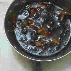 A picture of Raw mango methamba.