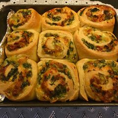 A picture of Homemade Spinach and Cheese Stuffed Bread Rolls:.