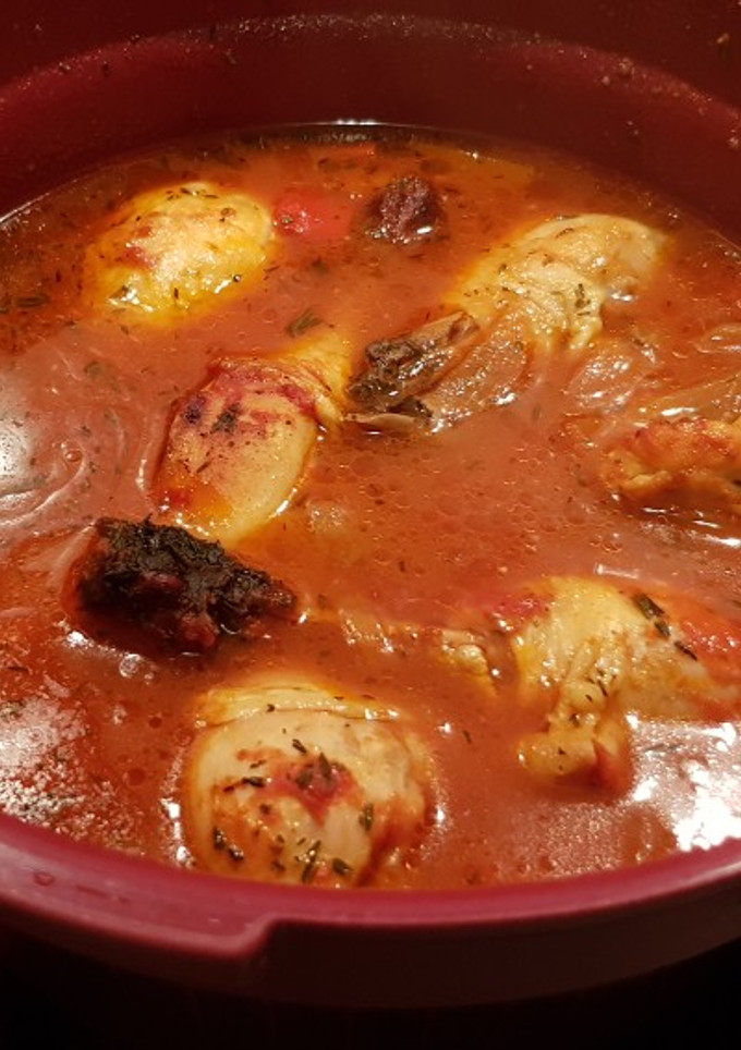 Una foto de Muslos de pollo con pimiento al microondas (tupperware)