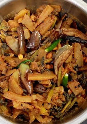 ফুলকপির ডাটা চচ্চড়ি (fulkopir data chorchori recipe in Bengali) রেসিপির প্রধান ছবি