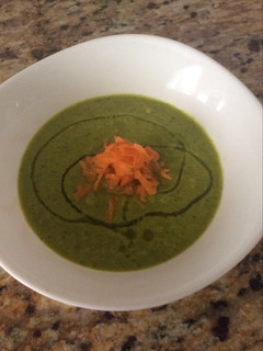 Una foto de Sopa fría de lechuga
