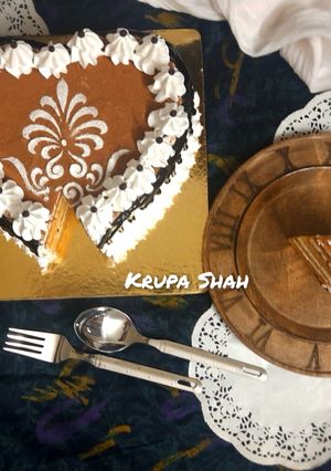 એગલેસ તિરામીસુ કેક (Eggless Tiramisu Cake Recipe In Gujarati) રેસીપી મુખ્ય ફોટો