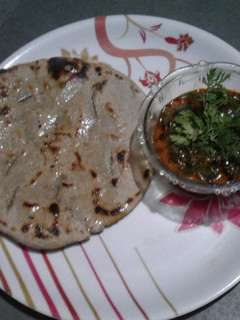 બાજરા ના રોટલા (Bajra Rotla Recipe In Gujarati) રેસીપી મુખ્ય ફોટો