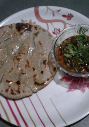 બાજરા ના રોટલા (Bajra Rotla Recipe In Gujarati) રેસીપી મુખ્ય ફોટો