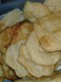Una foto de Tortas fritas con dulce de leche