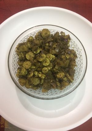 A picture of Baby corn aloo green masala.