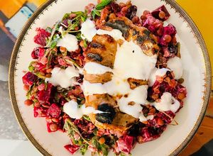 Foto di Insalata di lenticchie, barbabietola rossa, e mirtilli rossi secchi alla sala di yogurt