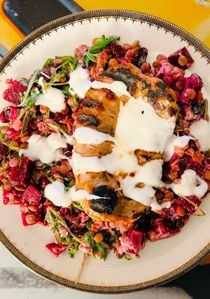 Foto di Insalata di lenticchie, barbabietola rossa, e mirtilli rossi secchi alla sala di yogurt