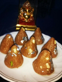 मोदक (modak recipe in Hindi) रेसिपी मुख्य फोटो