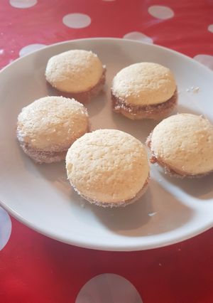 Una foto de Alfajores de dulce de leche y coco