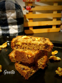 मल्टीग्रेन वॉलनट बनानाब्रेड(Multigrain walnut banana bread recipe in hindi) रेसिपी मुख्य फोटो