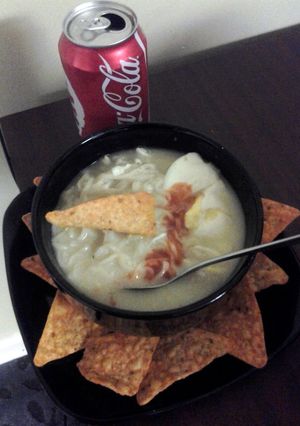 A picture of ramen noodle egg soup.