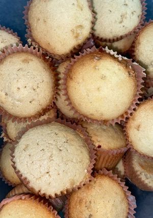A picture of Soft vanilla cake.