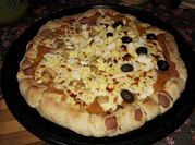 Una foto de pizza con salchicha
