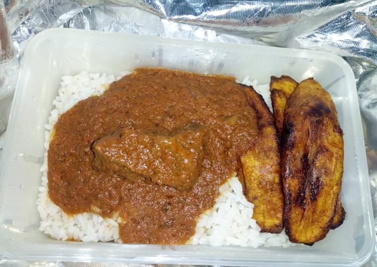Recipe of Tasty White rice and stew and fried plantain