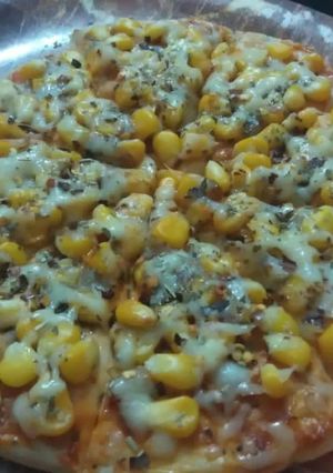 वेज कॉर्न पिज़्ज़ा (veg corn pizza recipe in Hindi) रेसिपी मुख्य फोटो