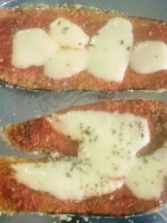Una foto de MILANESAS DE BERENJENA🍆a la napolitana 😋👌