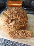 Pan de tomates secos con tomillo y sésamo por encima