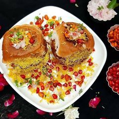 A picture of Veg Tikki Dabeli.