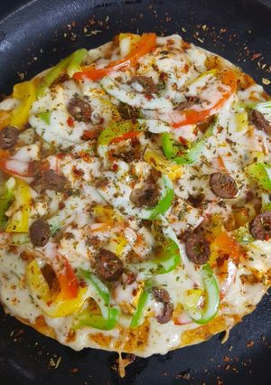 A picture of Paneer Tikka Pizza.