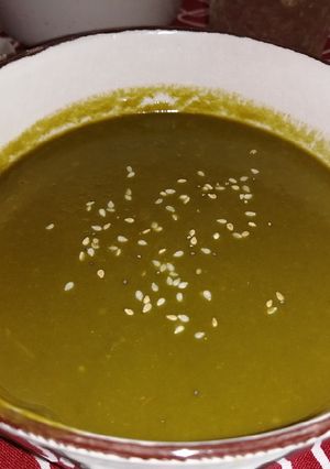 Una foto de Salteado con Tofu y sopa de verduras