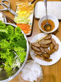 Hình của món Nem nướng bọc sả.