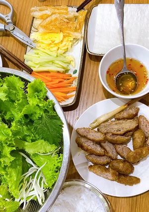 Hình của món Nem nướng bọc sả.