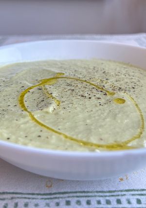 Una foto de Crema freda de cogombre i advocat