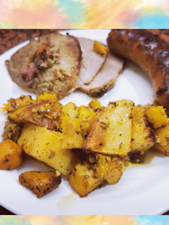 Una foto de Boniato con papa y carne al horno