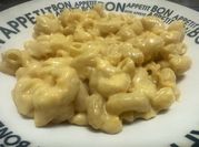 Una foto de mac and cheese