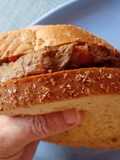 Sándwich de carne (paleta) en pan negro 🐮┌⁠(⁠・⁠。⁠・⁠)⁠┘🍞