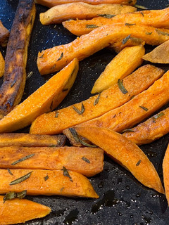 Une photo de Frites de patates douces fumées sur BBQ