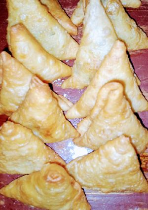 A picture of Potato samosas.