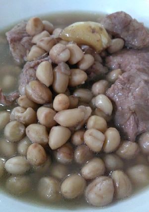 A picture of 花生焖排骨 Braised Pork Rib with Peanuts.