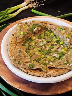ગાર્લિક સ્ટફ્ડ રોટલો (Garlic Stuffed Rotlo Recipe In Gujarati) રેસીપી મુખ્ય ફોટો