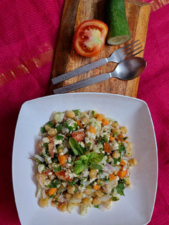 मेडिटेरेनियन चिकपी सलाद(mediterranean chickpea salad recipe in hindi) रेसिपी मुख्य फोटो