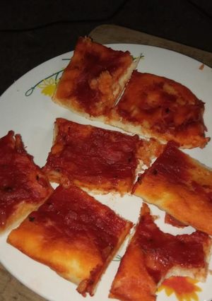 Una foto de Pizza casera y económica🤗🤤