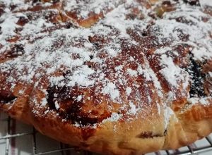 O poză a rețetei Cozonac cu gem de prune, cireșe din dulceața și nucă măcinată.