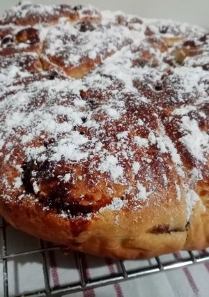 O poză a rețetei Cozonac cu gem de prune, cireșe din dulceața și nucă măcinată.