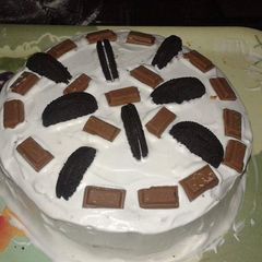 A picture of Oreo fresh creamy chocolate cake.